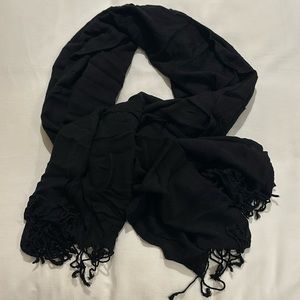 Gap light-weight black scarf